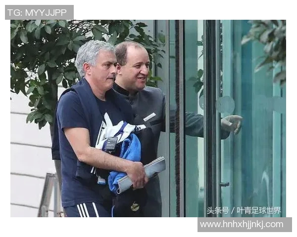 足球明星被困酒店引发粉丝围堵事件背后的真相与反思